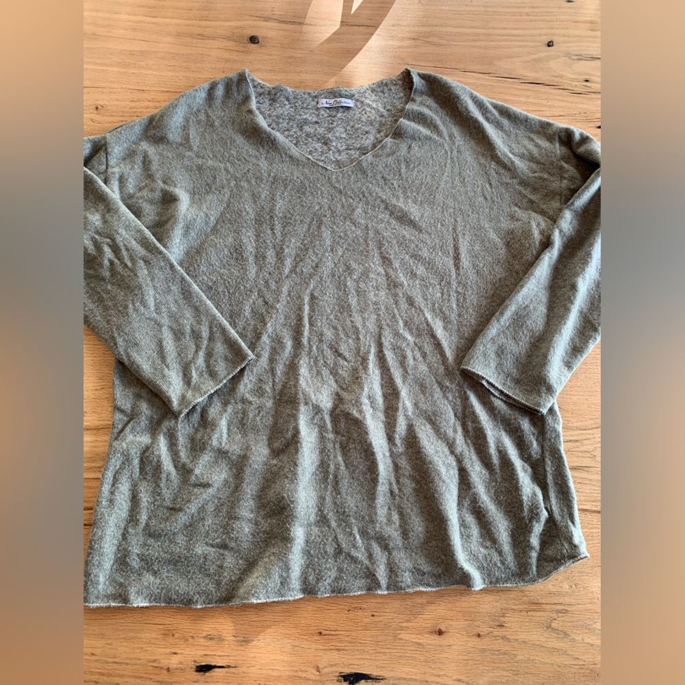 New Collection Italy Soft‎ Viscose long Sleeve V Neck Sweater Women’s Preloved